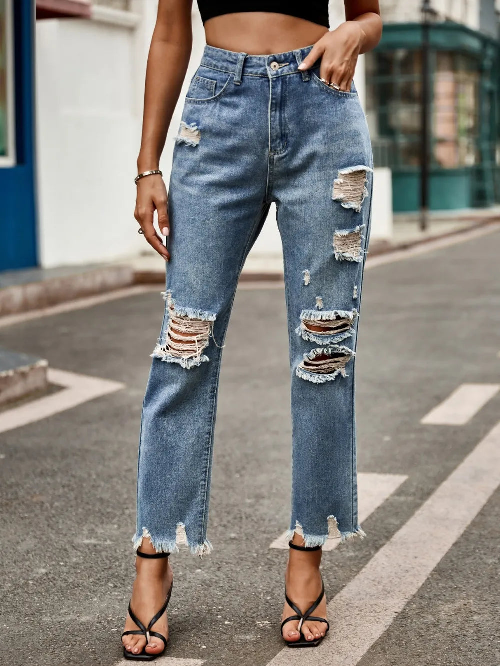 Distressed Raw Hem Jeans – Edgy Style with Functional Pockets