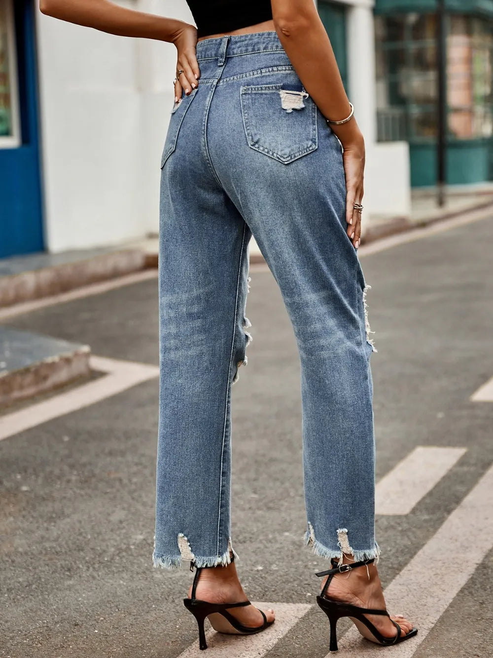 Distressed Raw Hem Jeans – Edgy Style with Functional Pockets