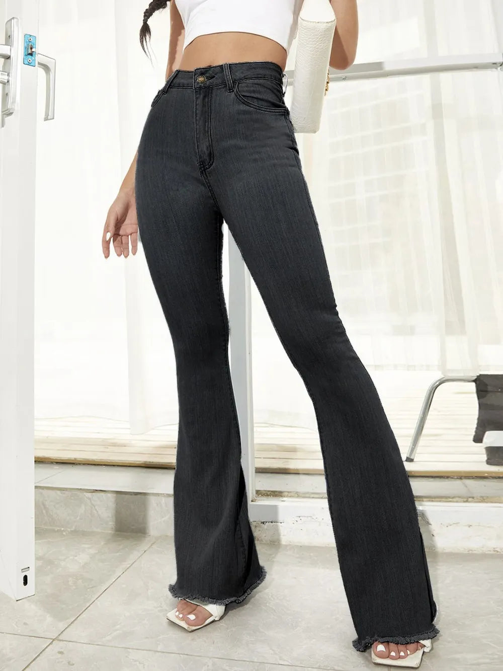High-Waist Flare Jeans with Raw Hem – A Chic, Vintage-Inspired Look