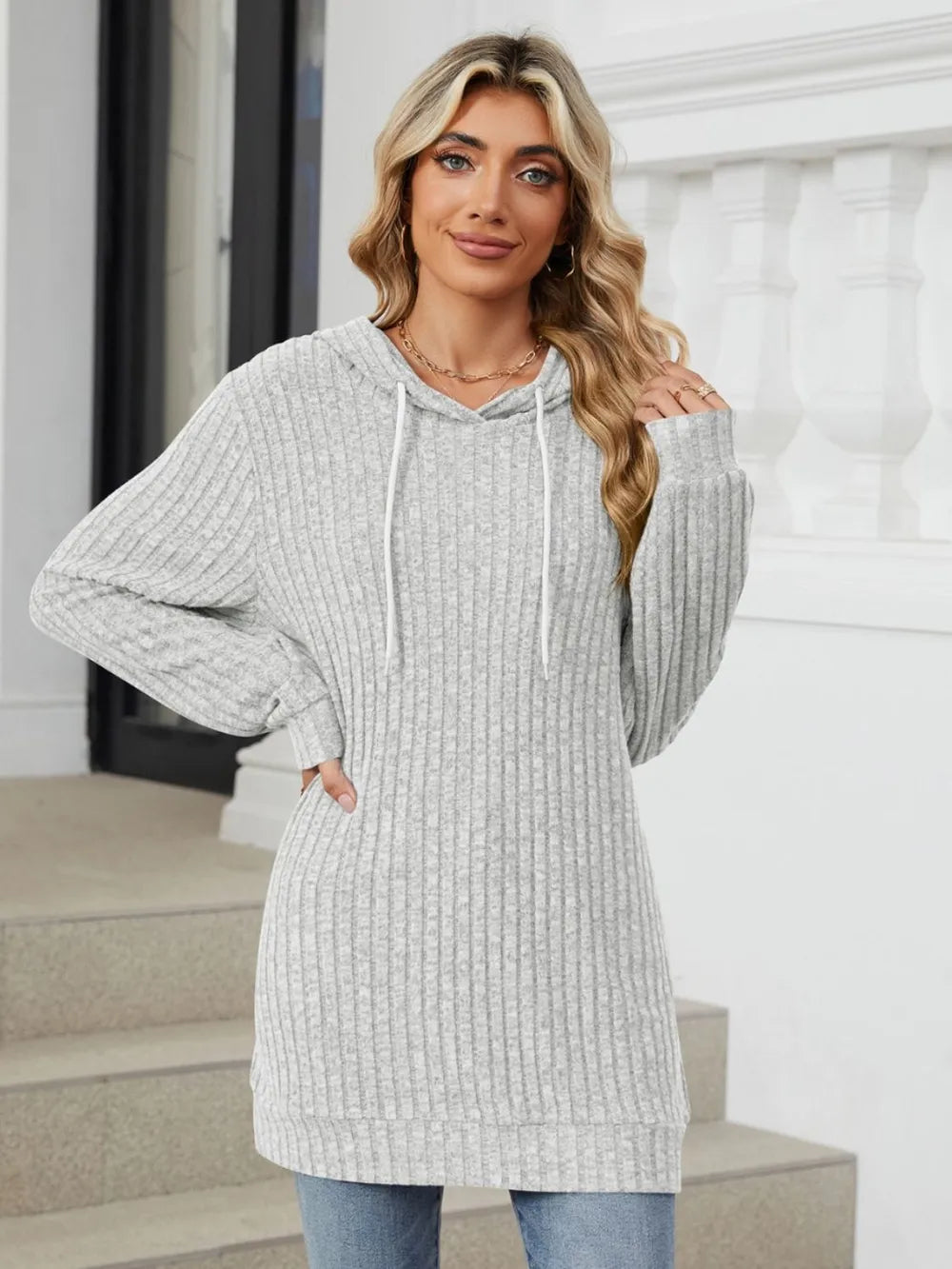 Cozy Drawstring Hoodie – Long Sleeves for Comfort and Versatility