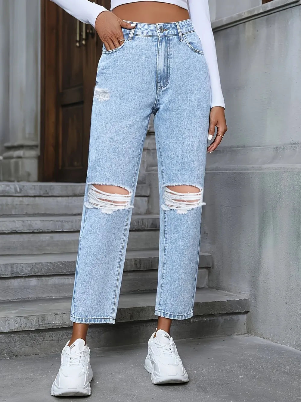 High-Rise Distressed Jeans – Classic with an Edge