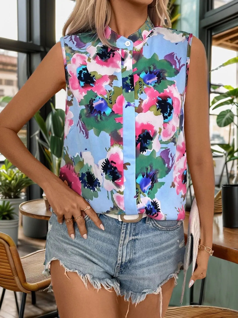 Printed Round Neck Sleeveless Blouse – Chic and Versatile