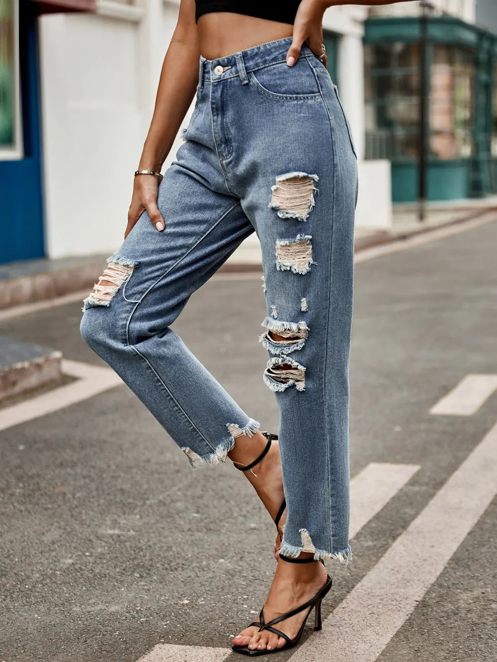 Distressed Raw Hem Jeans – Edgy Style with Functional Pockets