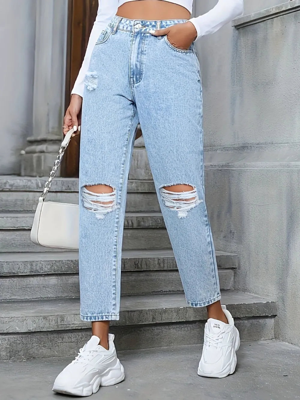 High-Rise Distressed Jeans – Classic with an Edge