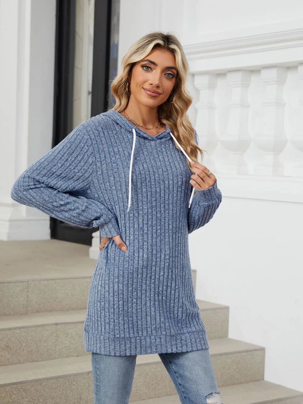 Cozy Drawstring Hoodie – Long Sleeves for Comfort and Versatility