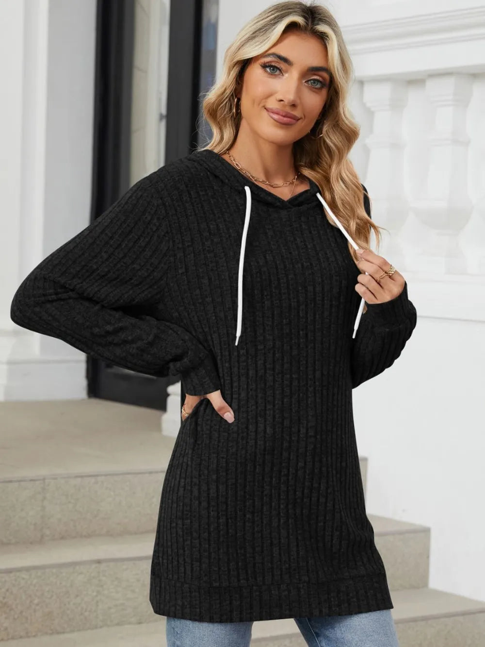 Cozy Drawstring Hoodie – Long Sleeves for Comfort and Versatility