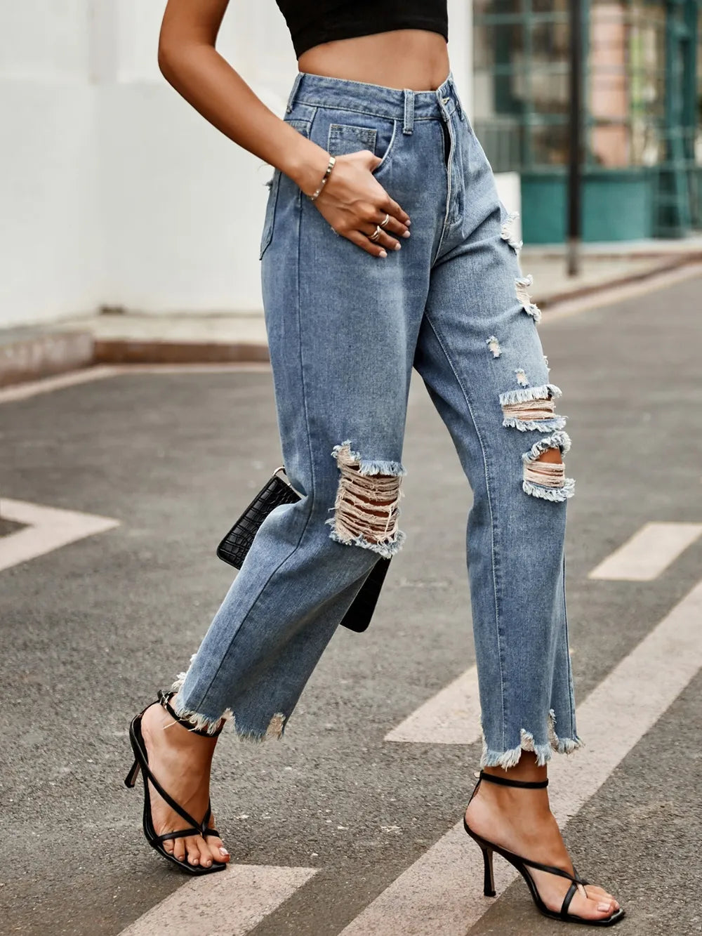Distressed Raw Hem Jeans – Edgy Style with Functional Pockets