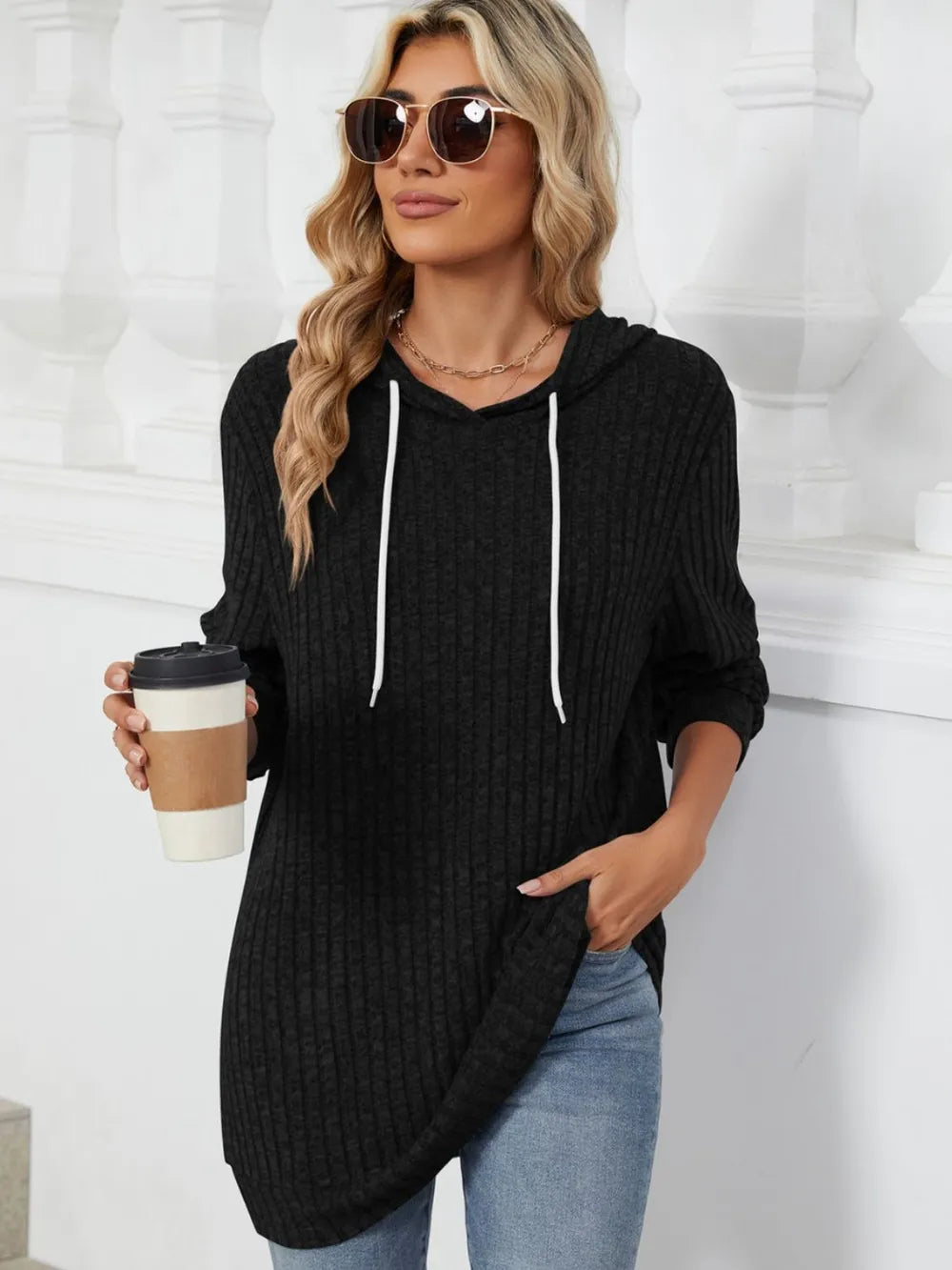 Cozy Drawstring Hoodie – Long Sleeves for Comfort and Versatility