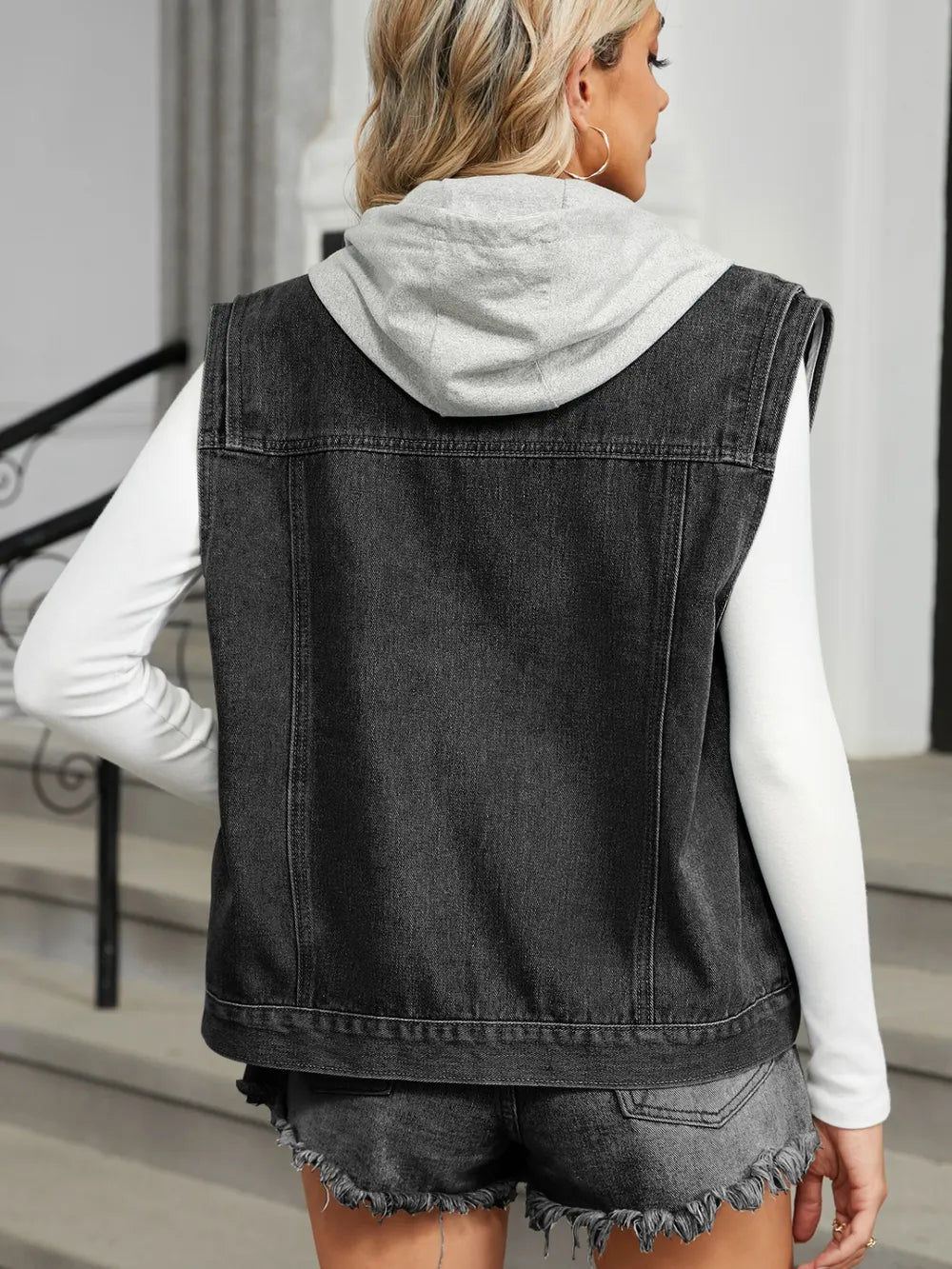 Button-Front Denim Vest – Laid-Back & Layer-Ready