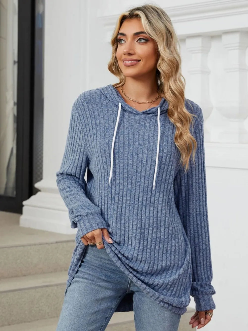 Cozy Drawstring Hoodie – Long Sleeves for Comfort and Versatility