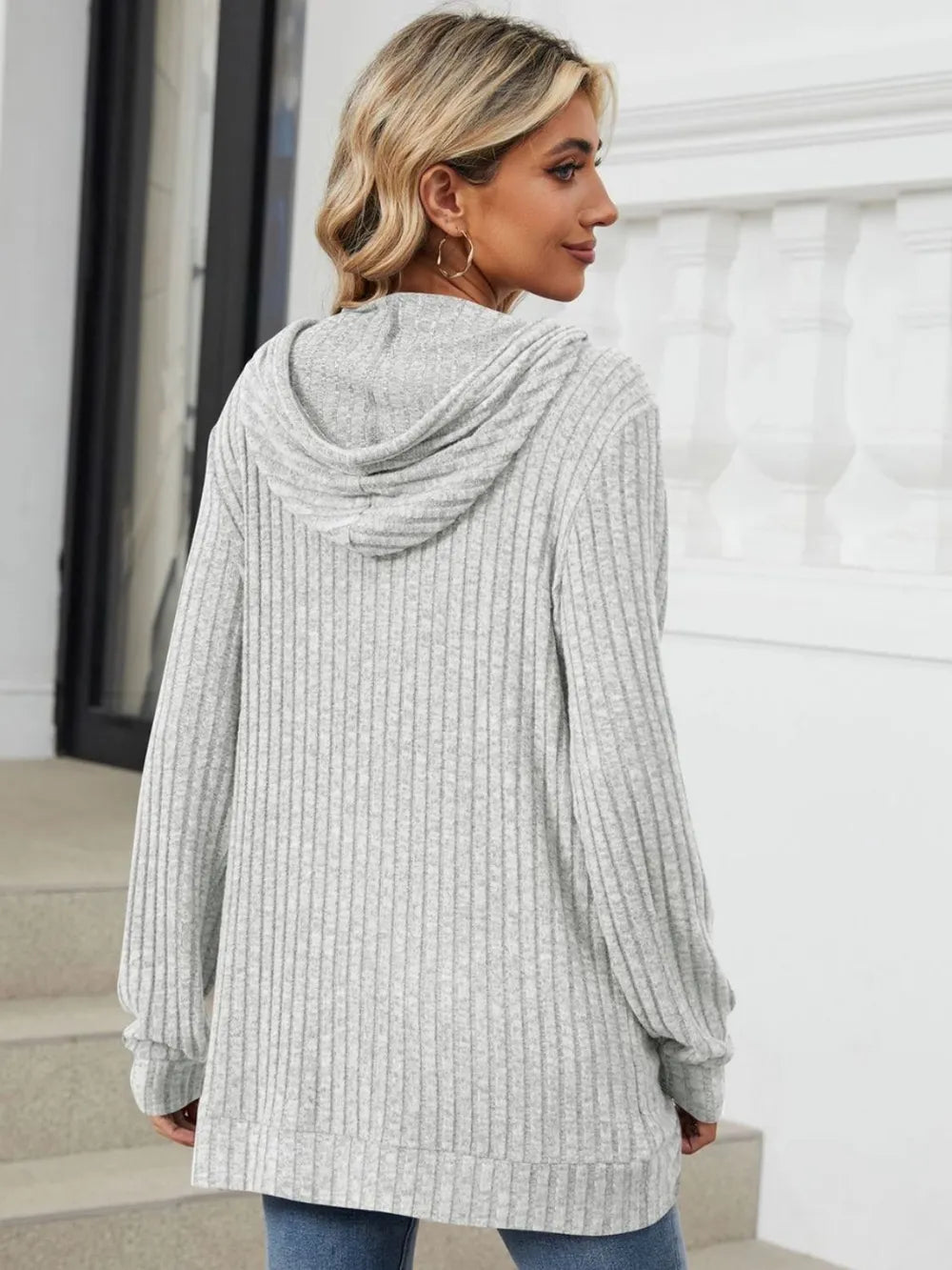 Cozy Drawstring Hoodie – Long Sleeves for Comfort and Versatility
