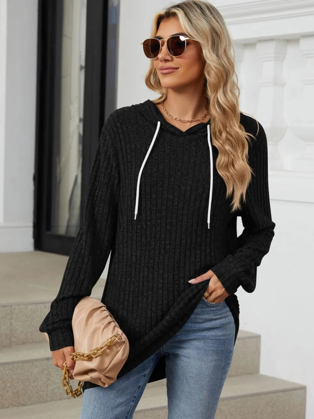Cozy Drawstring Hoodie – Long Sleeves for Comfort and Versatility