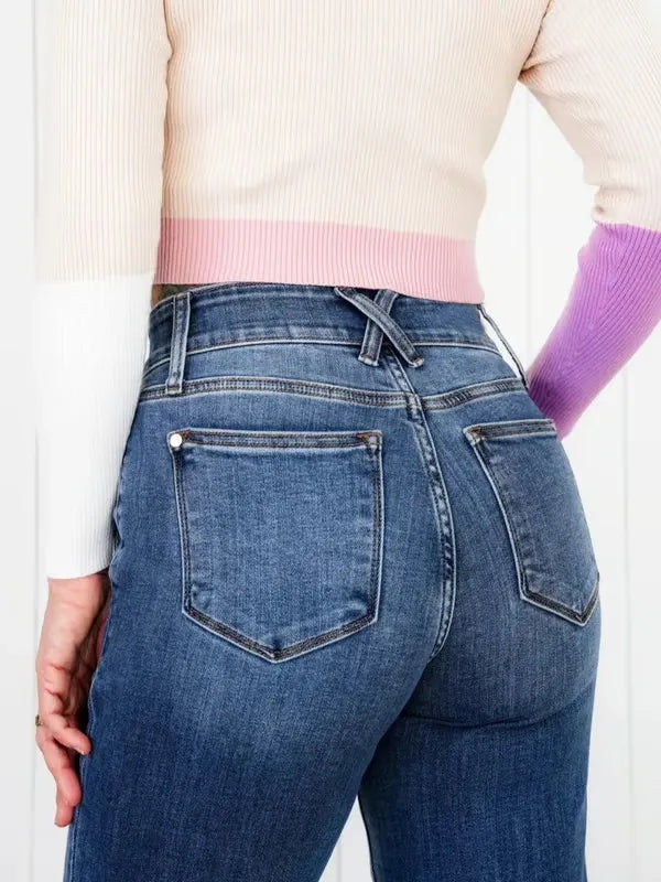 Washed Straight-Leg Jeans – A Timeless Classic with a Soft, Worn-In Finish