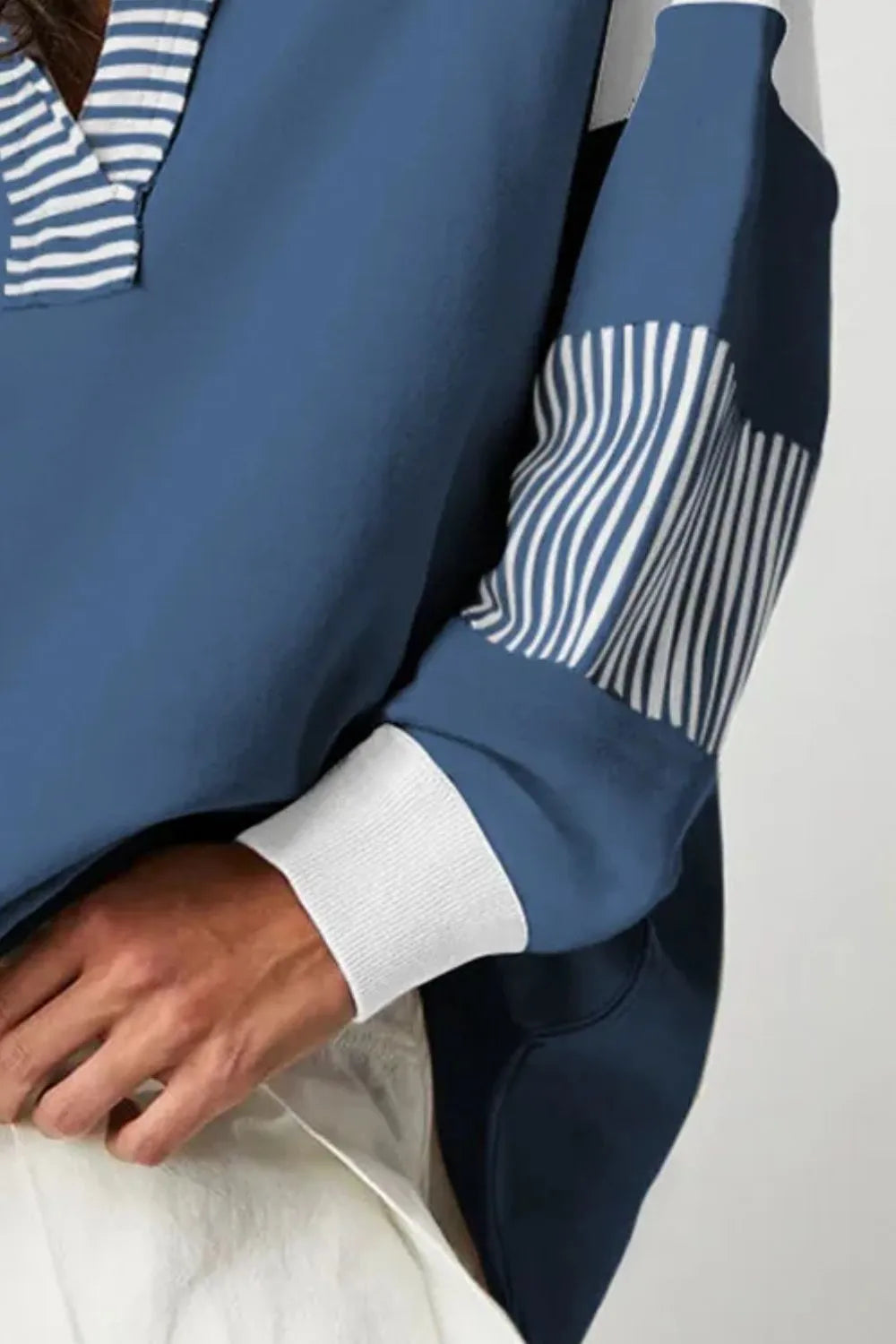 Long Sleeve Sweatshirt with Collared Neck – A Blend of Comfort and Style
