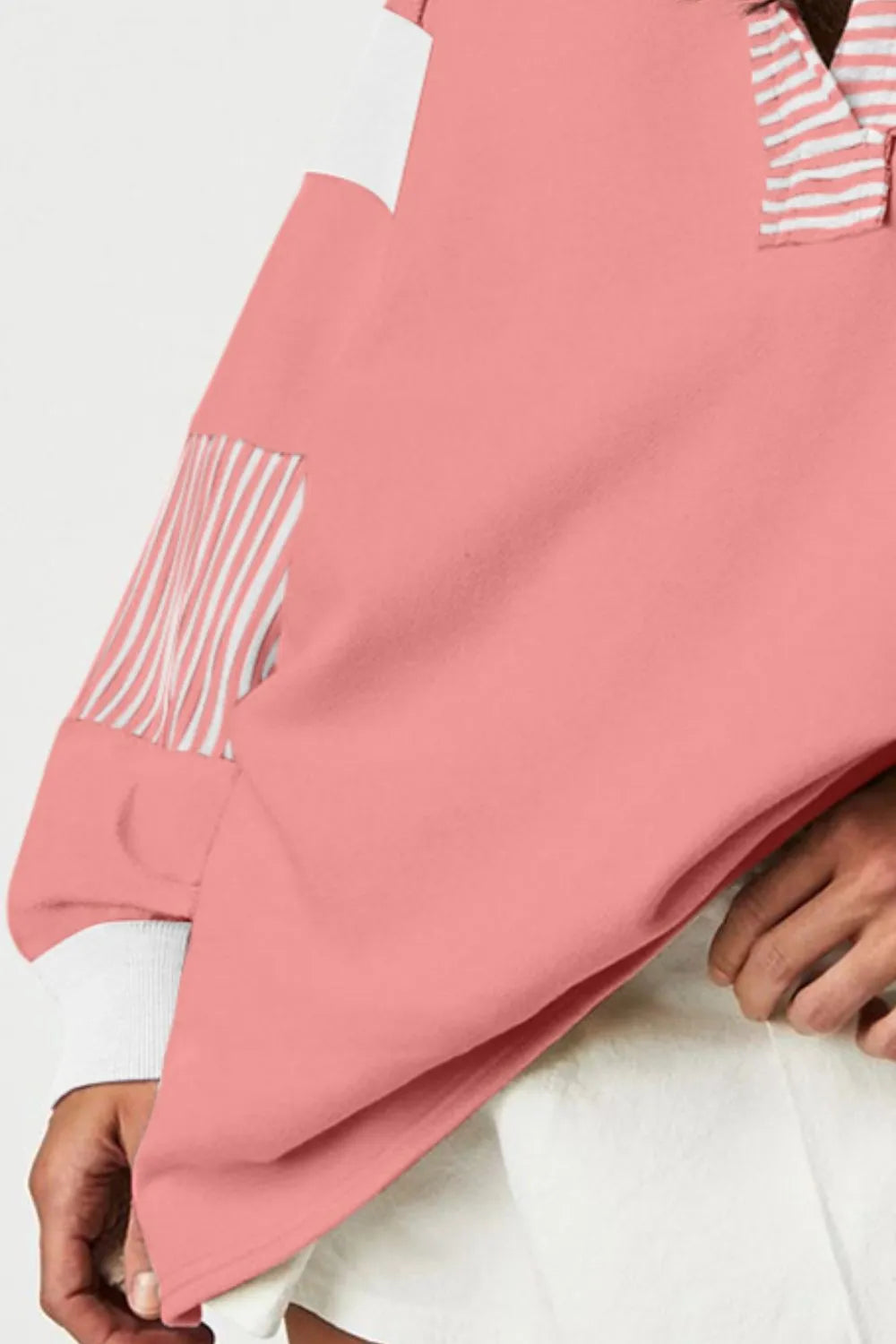 Long Sleeve Sweatshirt with Collared Neck – A Blend of Comfort and Style