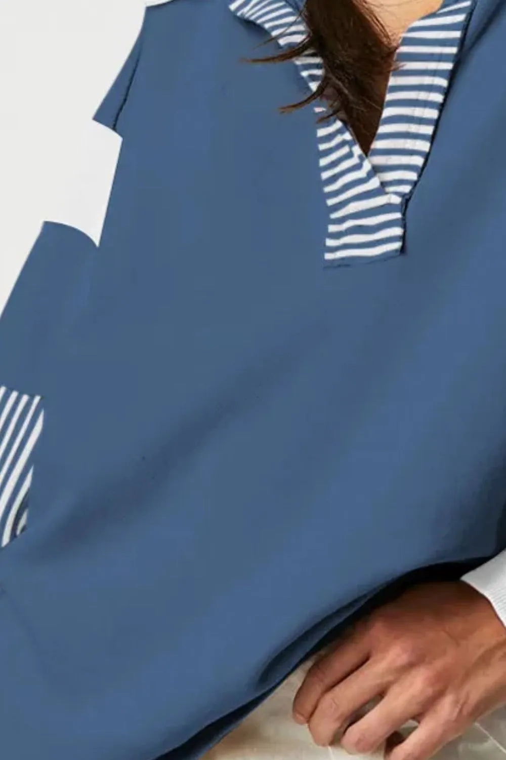 Long Sleeve Sweatshirt with Collared Neck – A Blend of Comfort and Style