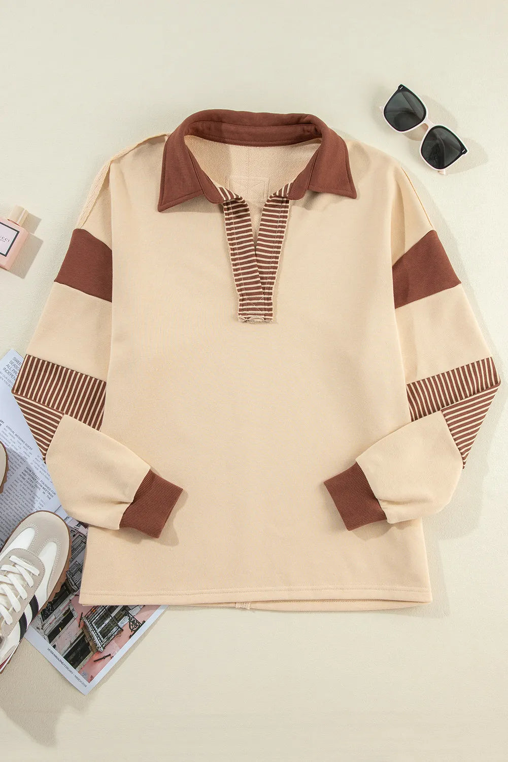 Long Sleeve Sweatshirt with Collared Neck – A Blend of Comfort and Style