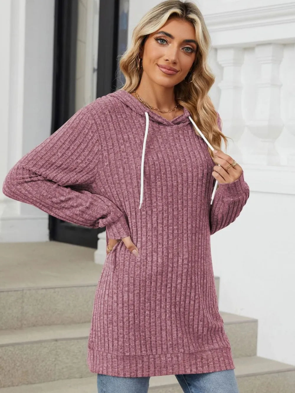 Cozy Drawstring Hoodie – Long Sleeves for Comfort and Versatility