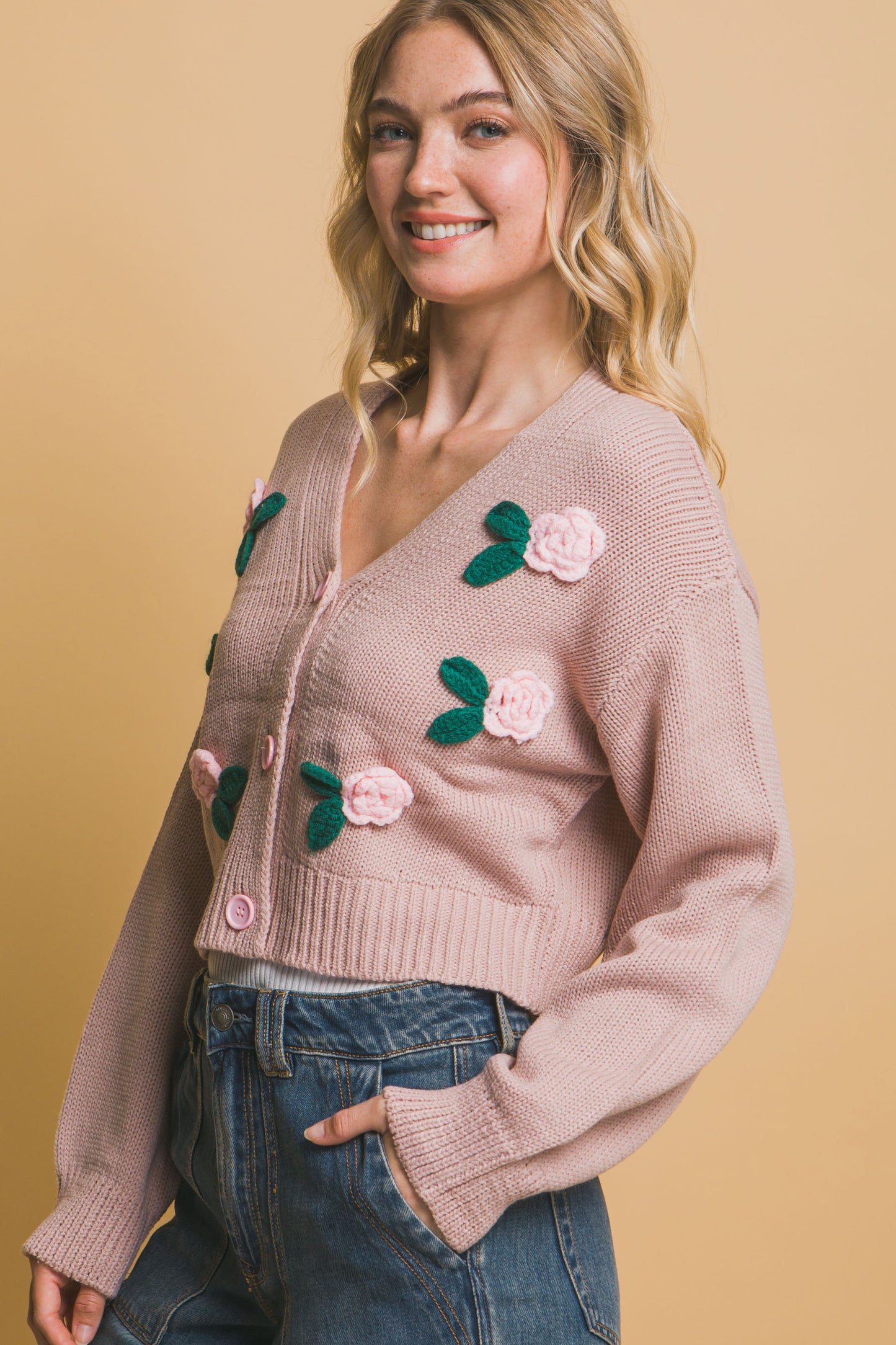 Mid-Cropped Cardigan Rose on Pink