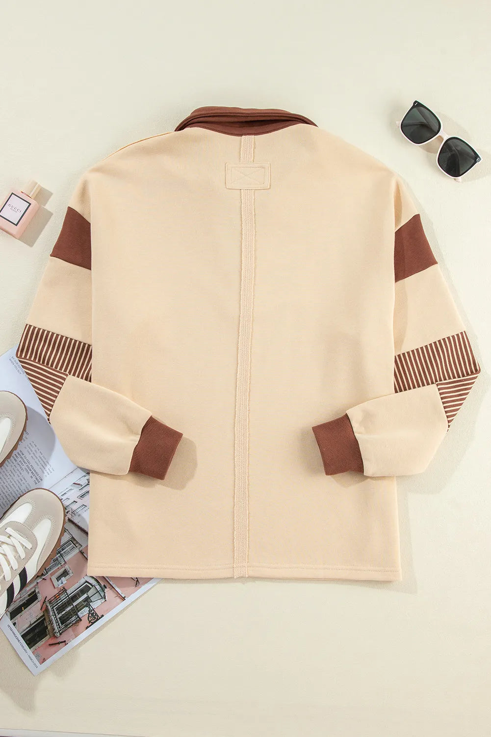 Long Sleeve Sweatshirt with Collared Neck – A Blend of Comfort and Style