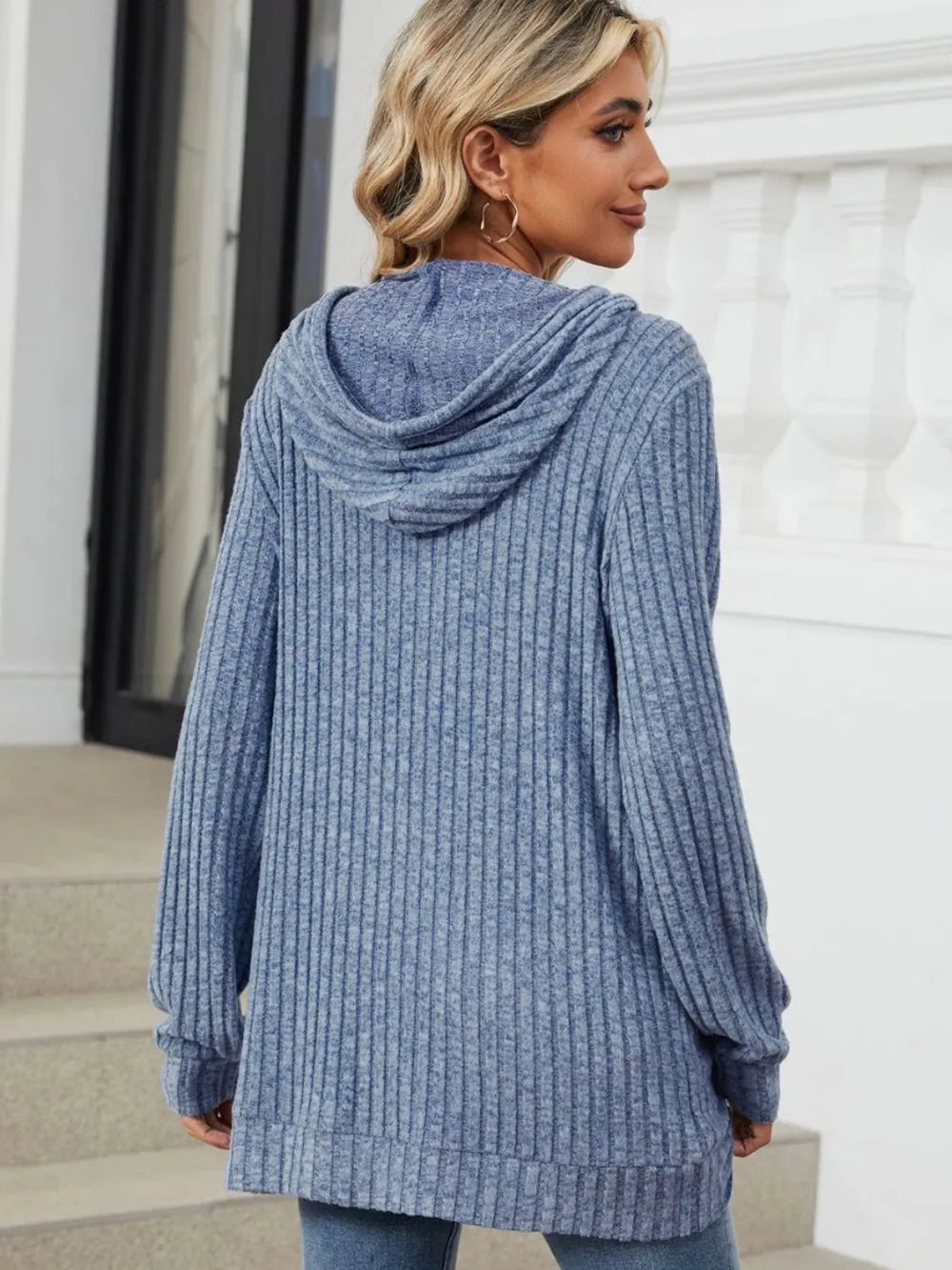 Cozy Drawstring Hoodie – Long Sleeves for Comfort and Versatility