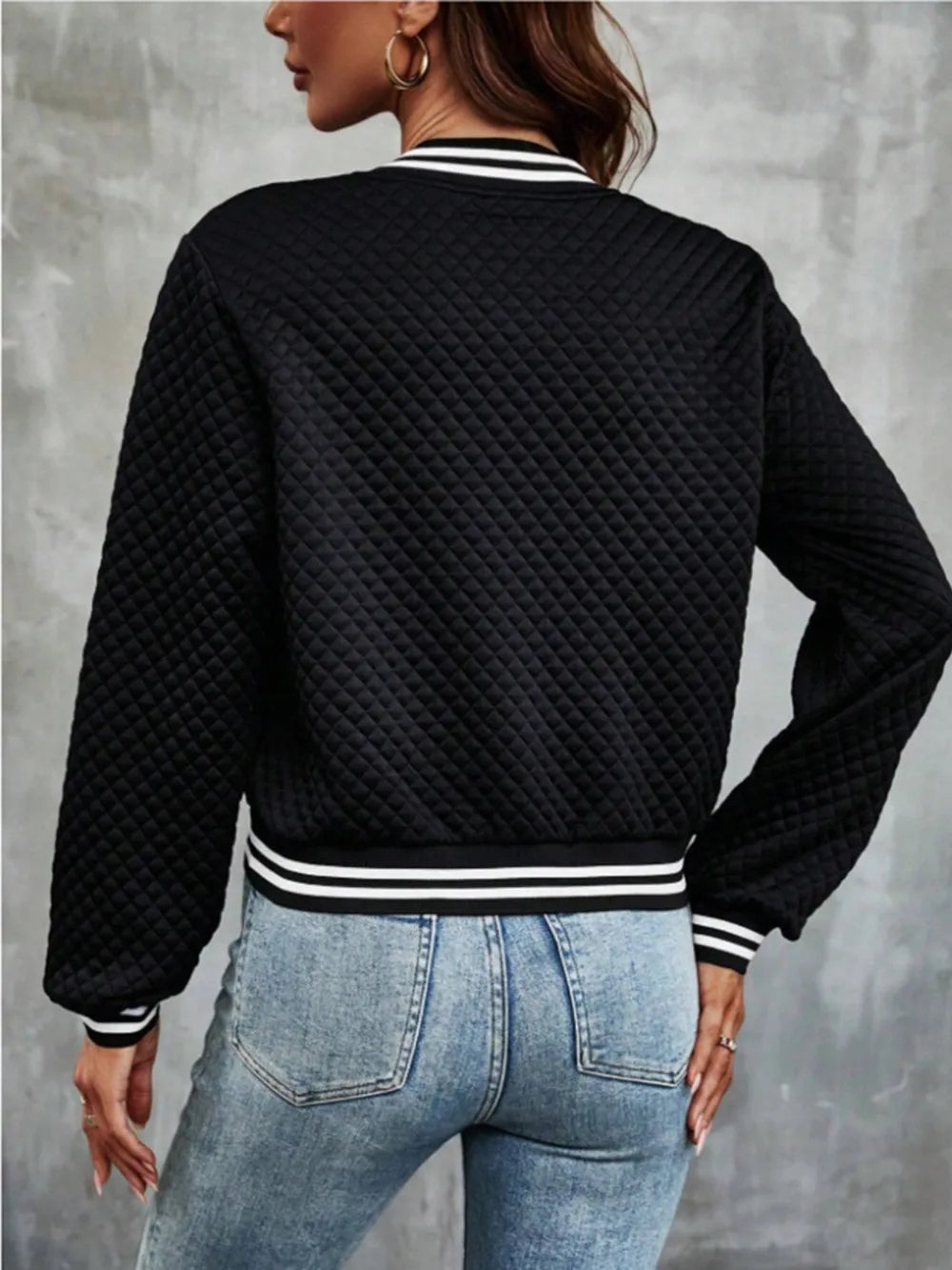 Chic Zip-Up Jacket with Long Sleeves